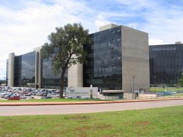 Prescrição em processo disciplinar impede demissão e autoriza reintegração de empregado