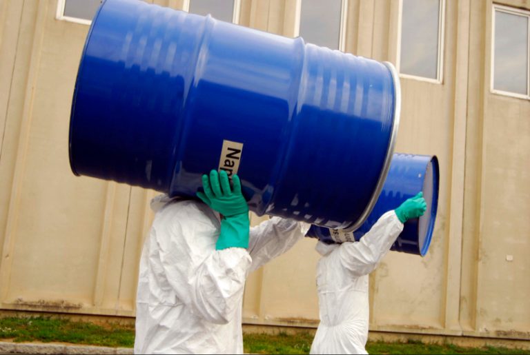 Metalúrgico que sofreu lesão por contato com agentes químicos deverá ser indenizado