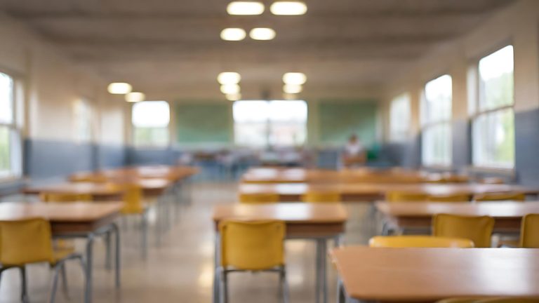 Justiça de SC condena professor de música por abuso contra alunas