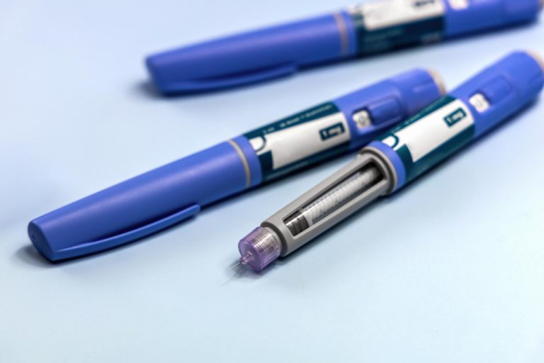 Fabricante e rede de farmácias são condenadas por venda de caneta emagrecedora com defeito