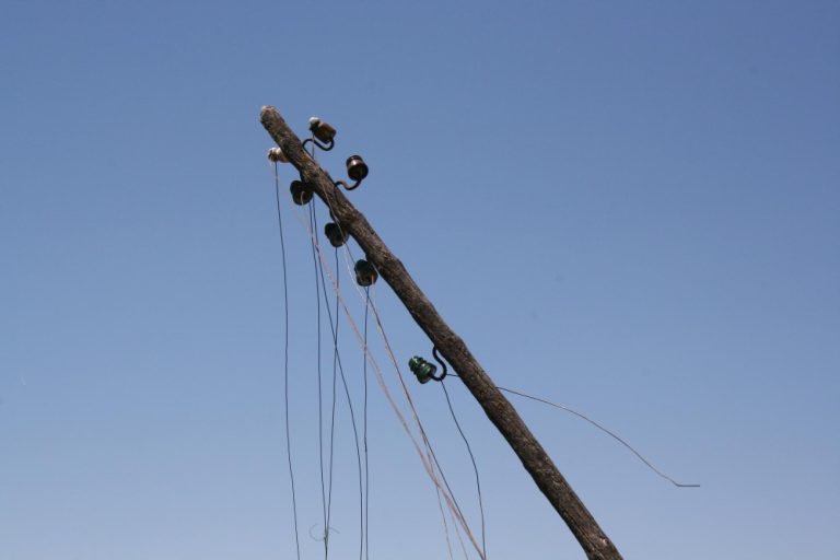 TST: Empresas devem pagar pensão e indenização por morte de eletricista que caiu de poste quebrado