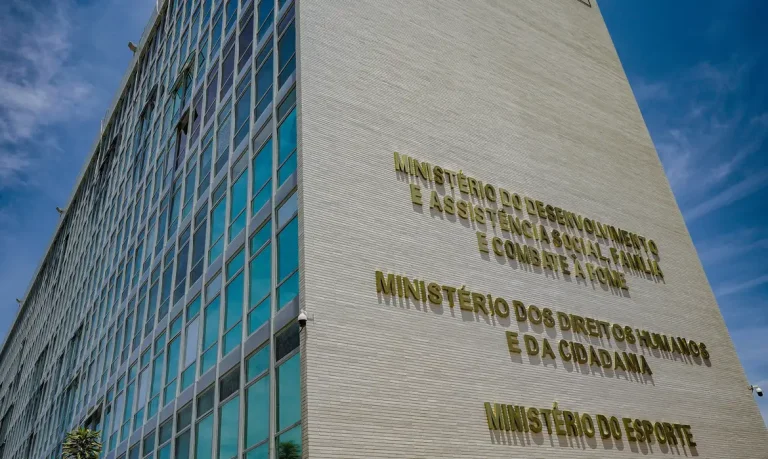 Ministérios reagem à absolvição de homem que estuprou menina em MG