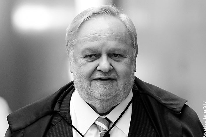 Morre, aos 78 anos, o ministro aposentado do STJ Felix Fischer