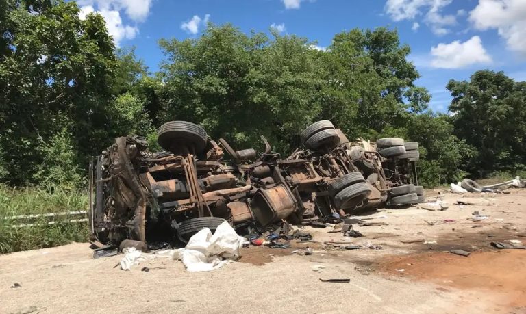 Transportadora responderá por “apagão” de motorista de carreta que causou a morte de colega
