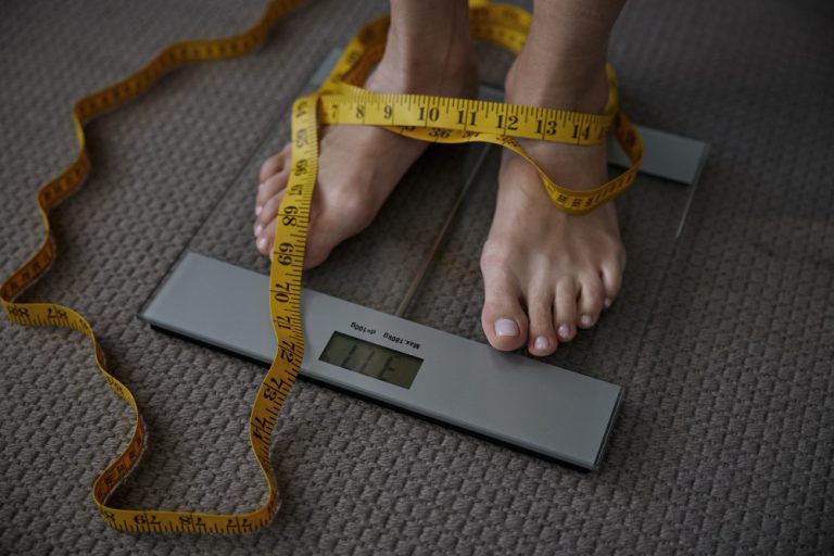 TRT-11 confirma indenização após humilhações relacionadas ao peso de trabalhadora em Manaus