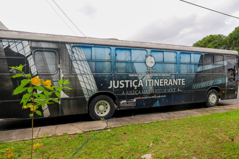 Justiça Itinerante do TJAM realiza atendimentos na Delegacia da Mulher