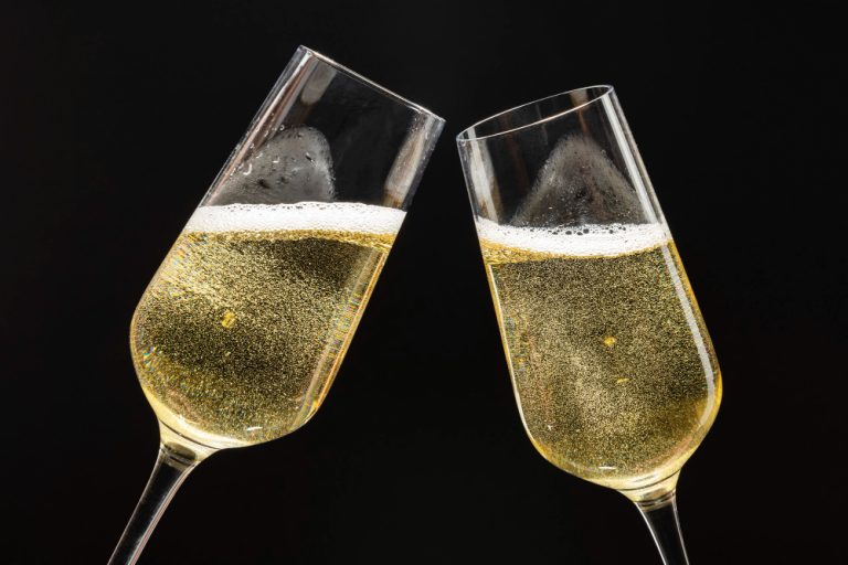STJ não vê confusão com espumante e valida uso do nome “champagne” em marca de roupas