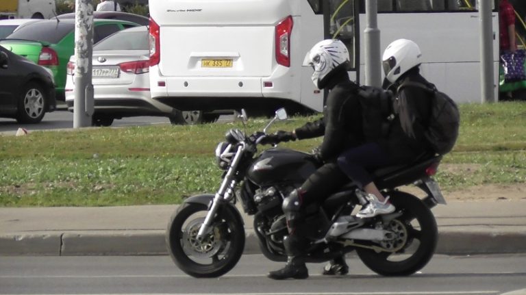 Uso irregular de motocicleta corporativa fora do expediente justifica justa causa, decide TRT-4