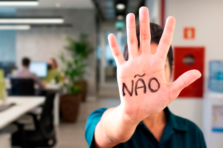 Empregado público tem justa causa confirmada por assédio sexual a terceirizada