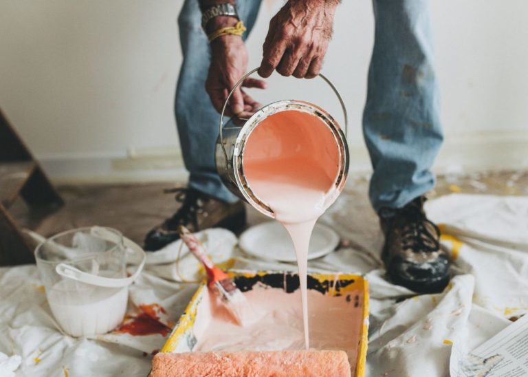 Pintor exposto a solventes sem proteção adequada obtém insalubridade em grau máximo