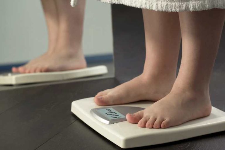 Gerente despedida 10 dias após cirurgia bariátrica deve ser indenizada