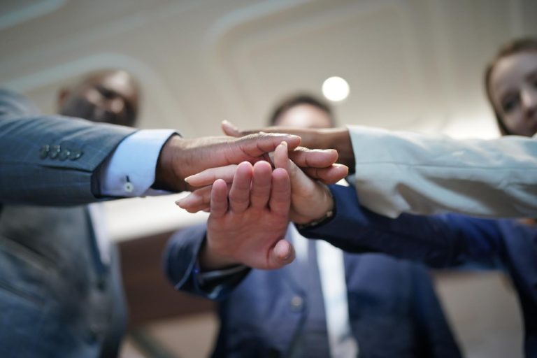 Vendedor será indenizado por ser obrigado a participar de ritos motivacionais