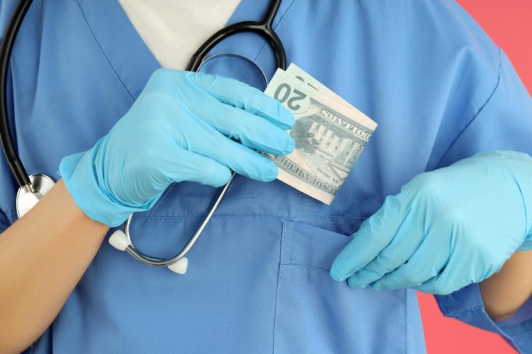 Piso da enfermagem se aplica a contratados em projeto público, mesmo sem negociação coletiva