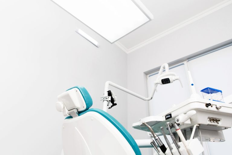 Justiça reconhece isenção de imposto de importação para dentista que morou no exterior