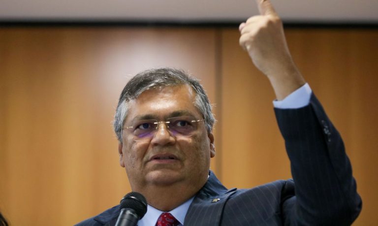 Dino suspende quebras de sigilo aprovadas pela CPI do INSS, incluindo a de Lulinha