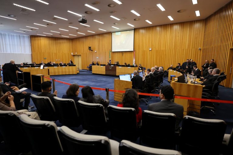 TST valida escala 2x2x4 em indústria de alumínio
