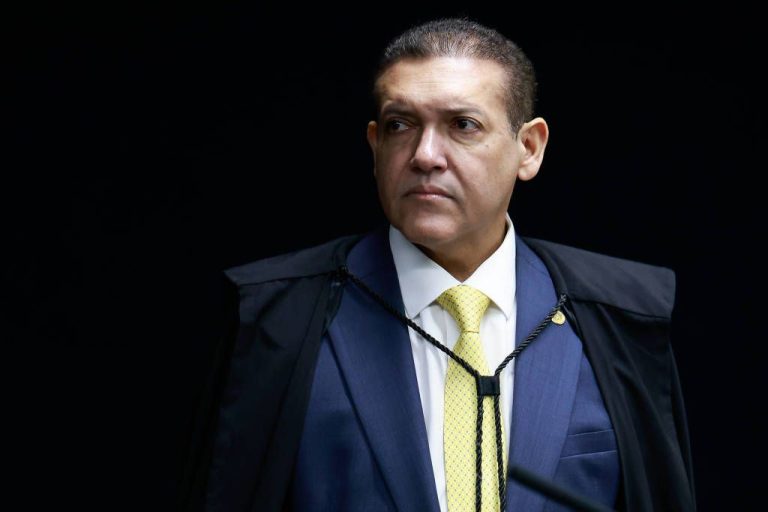 Sem análise de decisões divergentes no TRE/AM, TSE mantém cassação de diploma em Coari