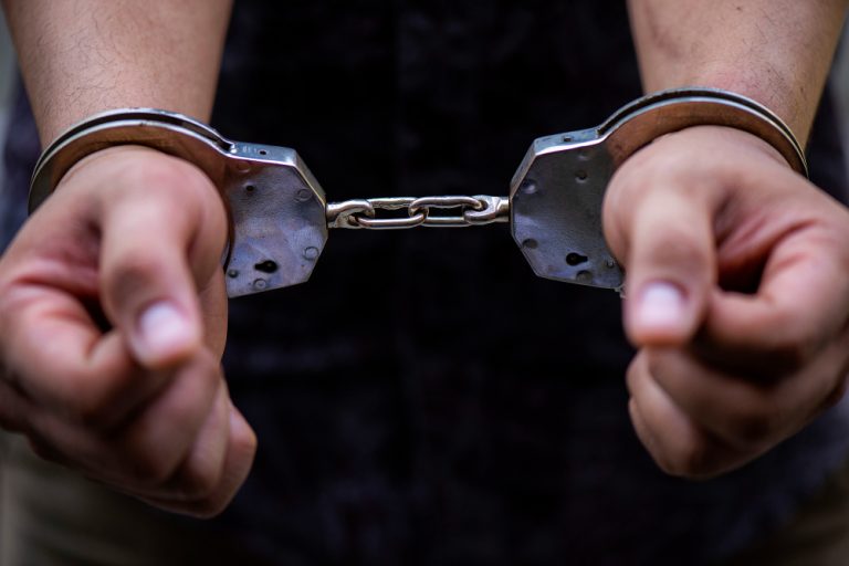 Pai que estuprou as próprias filhas é condenado a mais de 51 anos de prisão no Amazonas