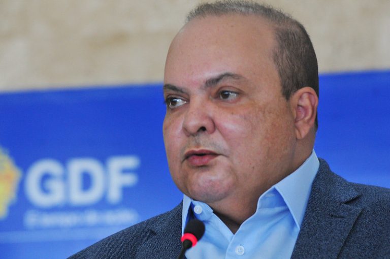 Mendonça desobriga Ibaneis Rocha, ex-governador do DF, de comparecer a CPI