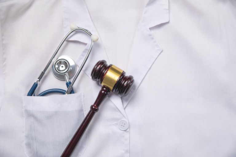 Justiça manda Estado promover servidor da saúde e pagar atrasados por progressões não concedidas