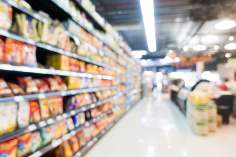 Justiça do DF mantém condenação de supermercado por queda de consumidora em piso escorregadio