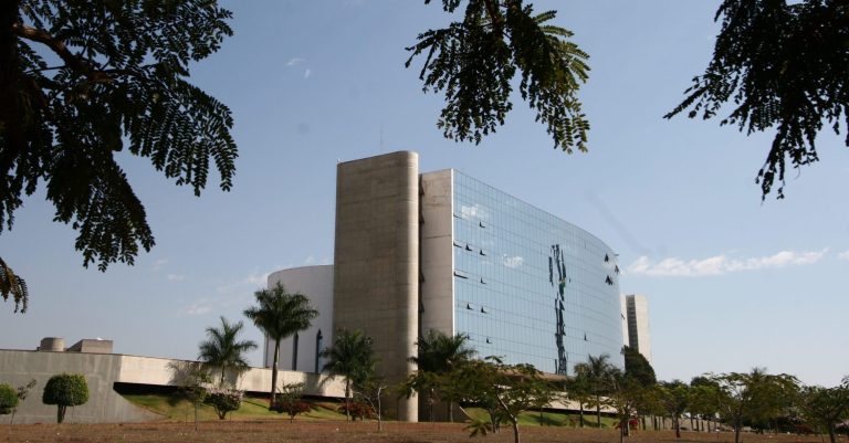 STF suspende lei mineira que exigia informações adicionais em rótulos de produtos para animais