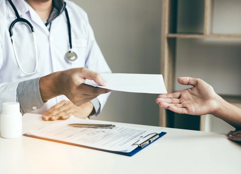 Justiça do Trabalho do RS mantém justa causa por vídeos em redes sociais após atestado médico