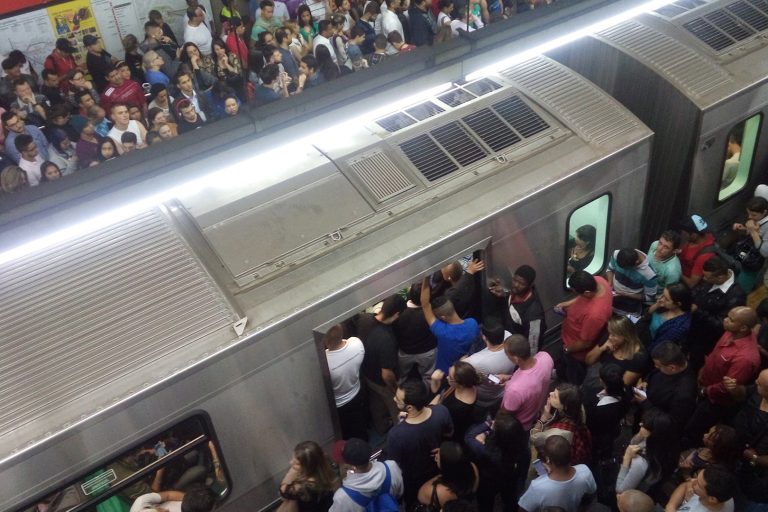 TJSP condena Metrô a indenizar passageira por roubo em vagão