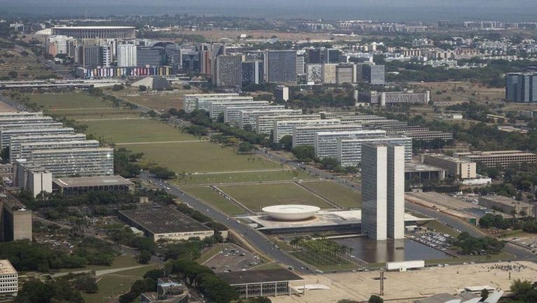 Após rejeição de Messias ao STF, governo avalia deixar vaga aberta