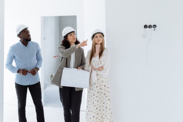 Justiça reconhece direito de corretor à comissão e fixa indenização por danos morais