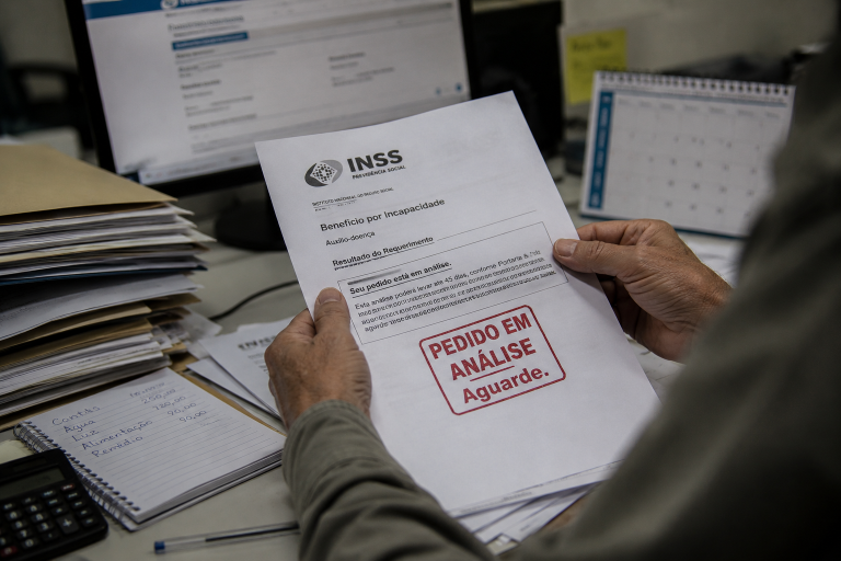 Justiça manda INSS analisar pedido previdenciário após demora superior ao prazo legal