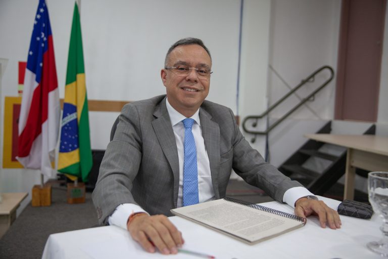 Após empate de votos, Cássio Borges é reconduzido ao TRE-AM pelo critério de antiguidade
