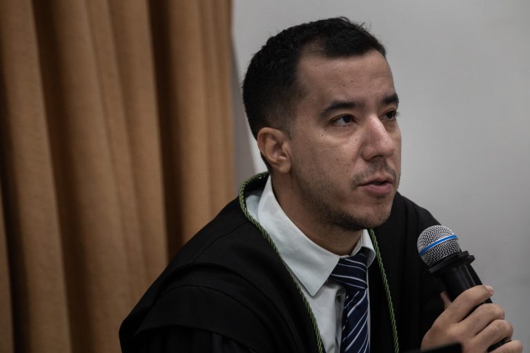 DPE/AM sustenta no STJ que denúncia anônima não valida invasão de domicílio e obtém voto por absolvição
