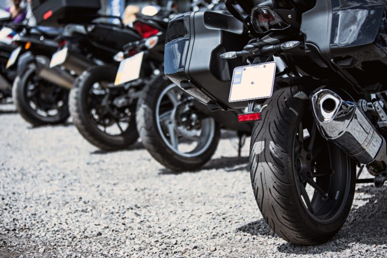 Atraso na entrega de moto gera indenização
