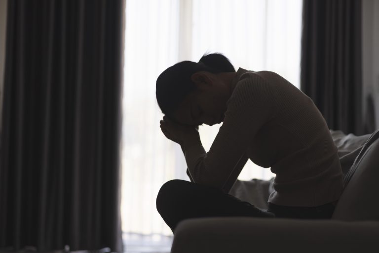 Analista despedida ao retornar de tratamento para depressão deve ser indenizada
