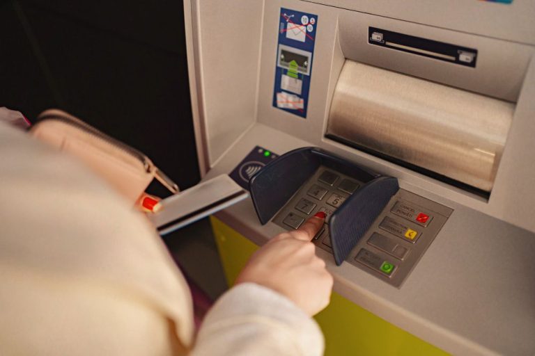 Sindicato deve restituir descontos indevidos de aposentada