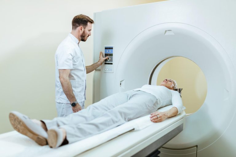 Justiça mantém condenação de plano de saúde por demora na autorização de radioterapia