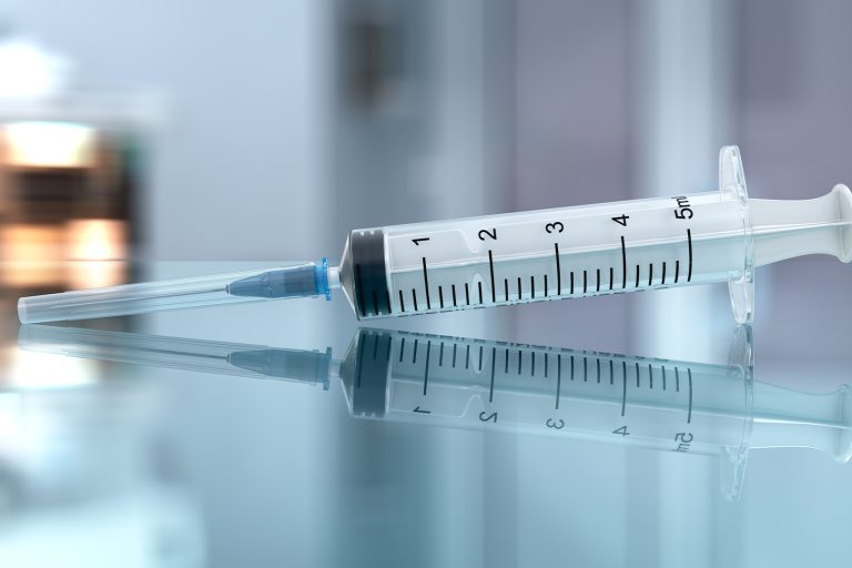 Mulher será indenizada após perfuração por agulha descartada irregularmente