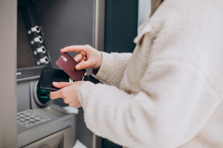 Excedido o limite mensal de saques no terminal, a cobrança de tarifa é legítima