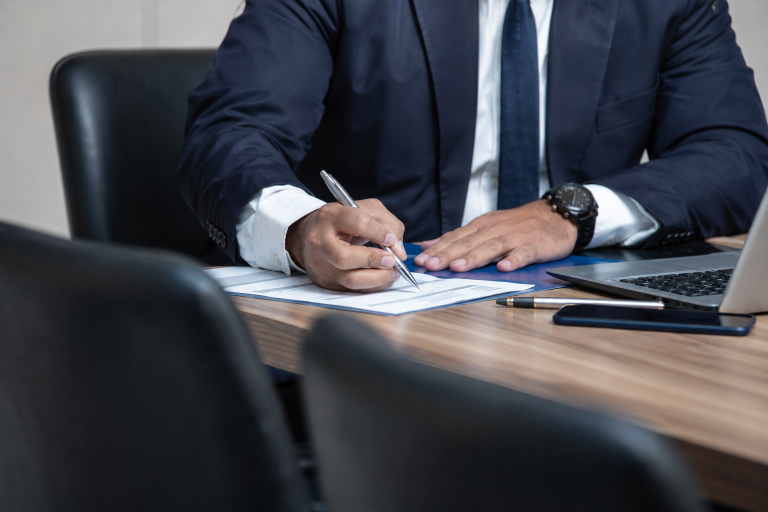 Justiça afasta alcance de benefícios do Fies e mantém contrato de estudante sem revisão