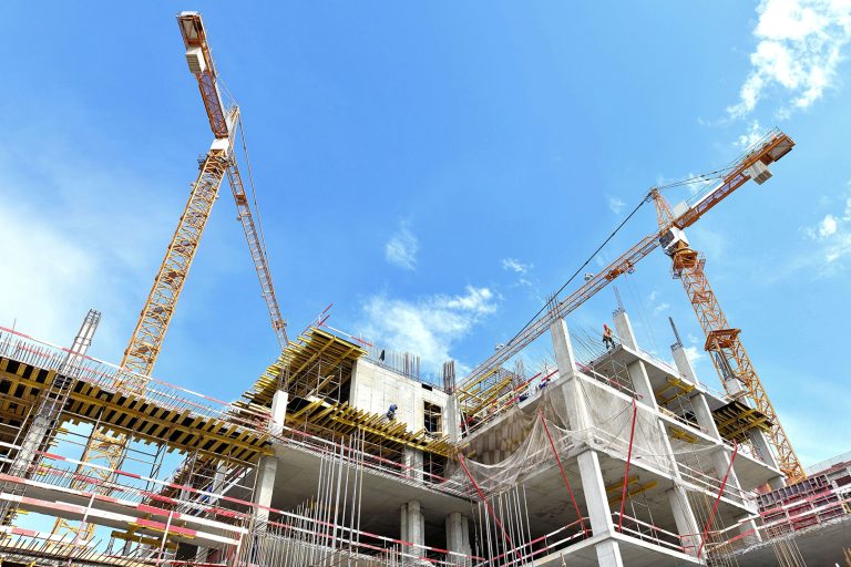 Propaganda enganosa de construtora gera indenização a comprador