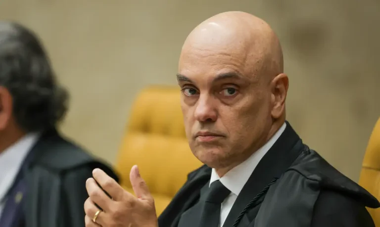Fachin autoriza AGU a defender Moraes em processo nos EUA