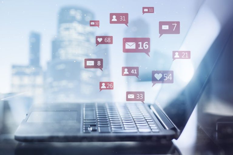 Rede social deve indenizar usuária que teve conta invadida