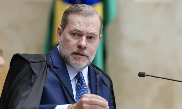 Toffoli vota para conceder 60 dias para big techs implementarem regras