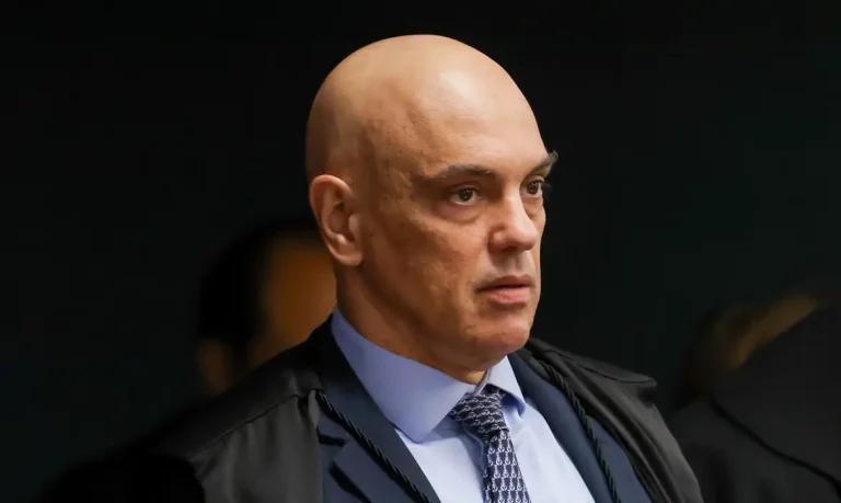 Moraes vota pela condenação de Eduardo Bolsonaro no caso do tarifaço