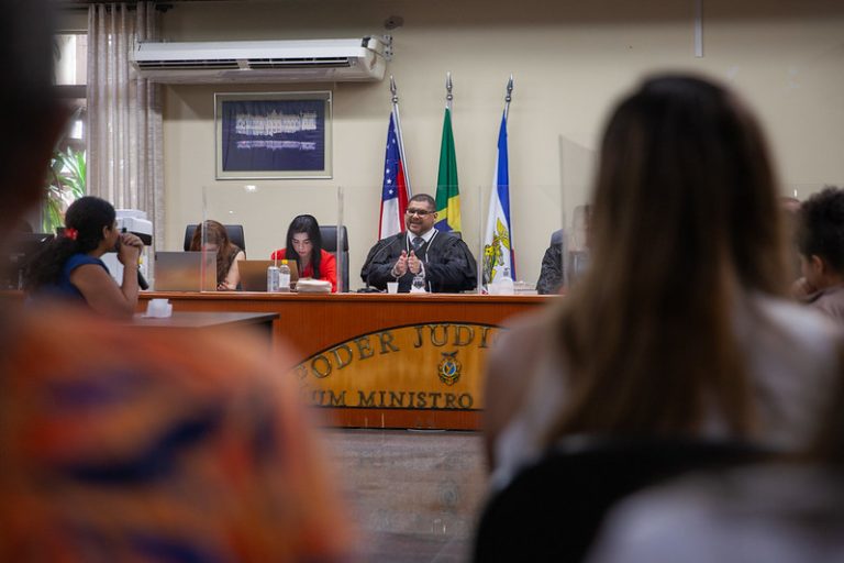 Justiça aceita denúncia contra médica e técnica de enfermagem pela morte de menino em hospital de Manaus