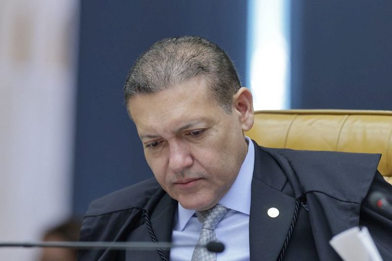 Causa eleitoral antiga que não mais impeça candidatura deve prosseguir se ainda puder gerar multa, diz TSE