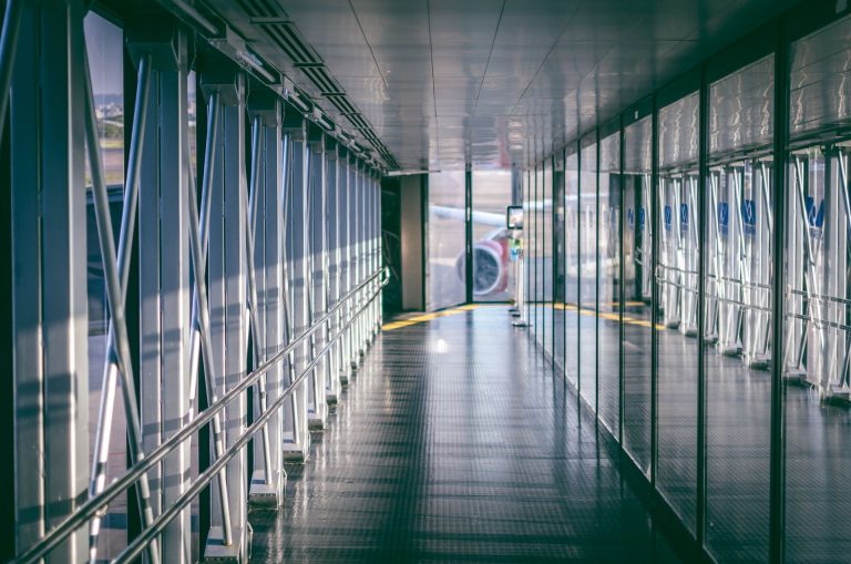 Perder o voo de ida não autoriza cancelamento automático da passagem de volta