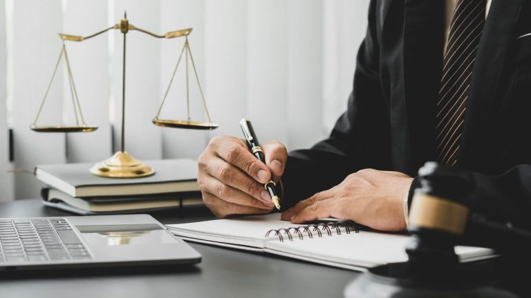 STF: contratos de honorários com investigados não afastam, por si sós, suspeitas contra advogado