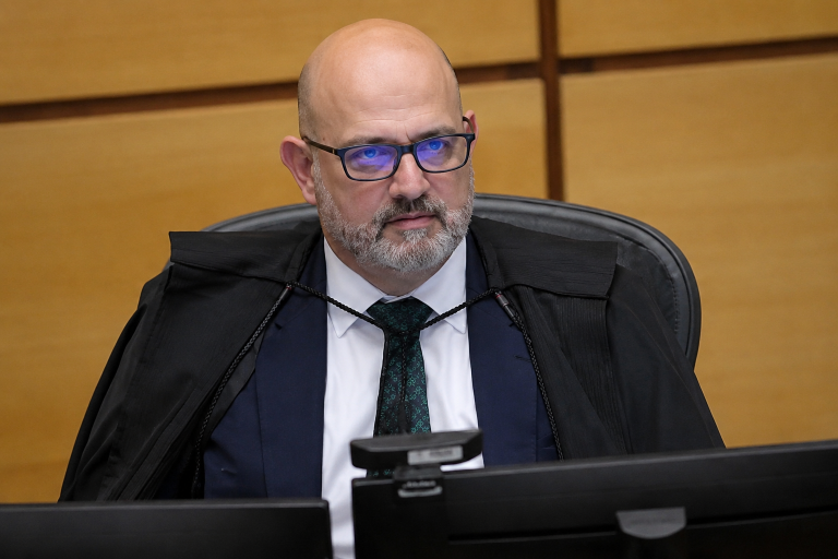 STJ: contratações temporárias, por si só, não geram presunção de preterição de candidato em concurso